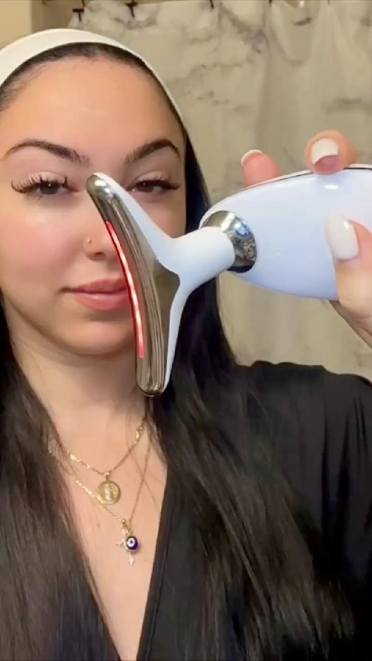 GlowLift™ – Masseur Électrique LED 7 Couleurs pour le Visage et le Cou